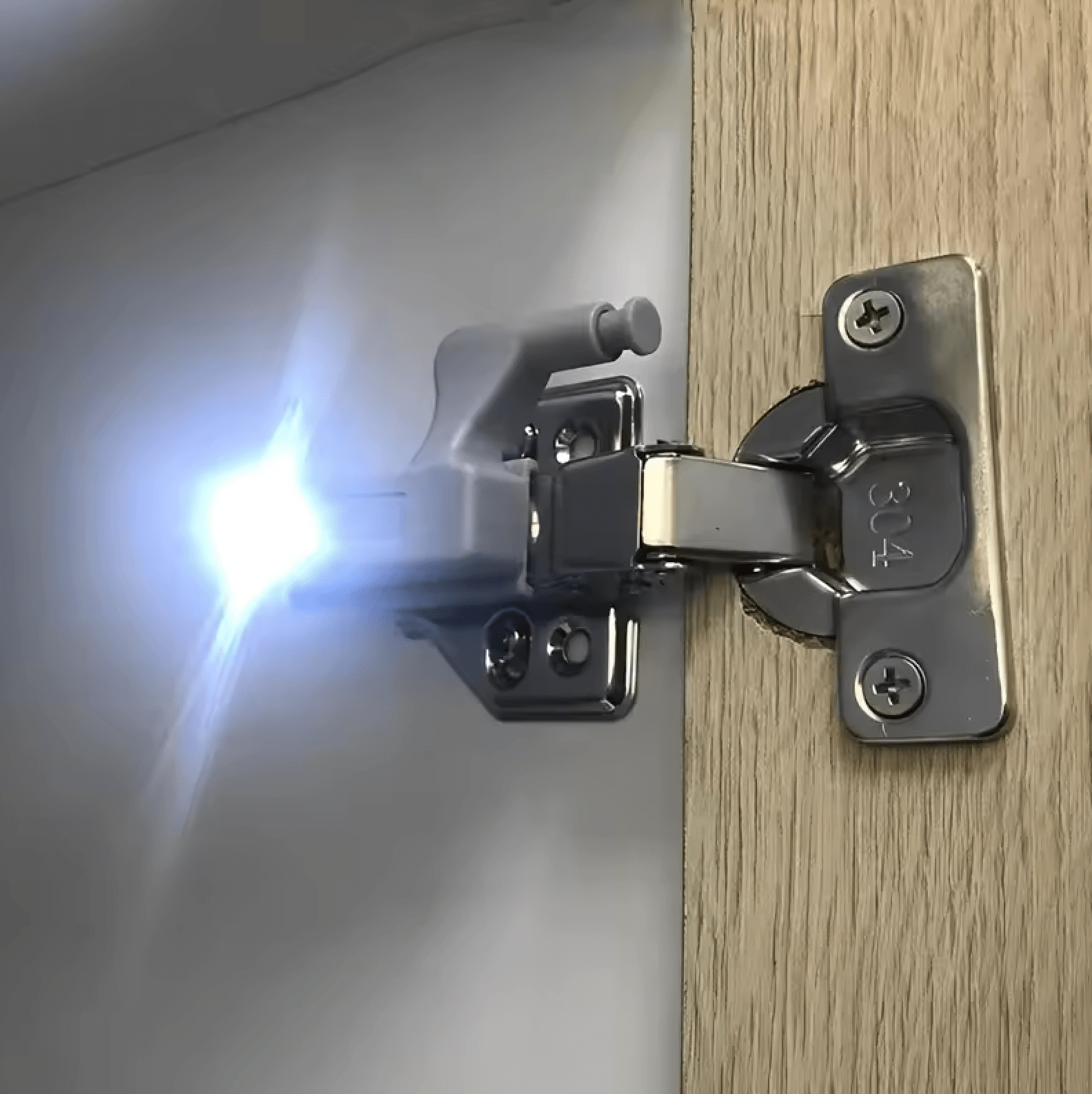 Visualisation lampe de charnière pour meuble