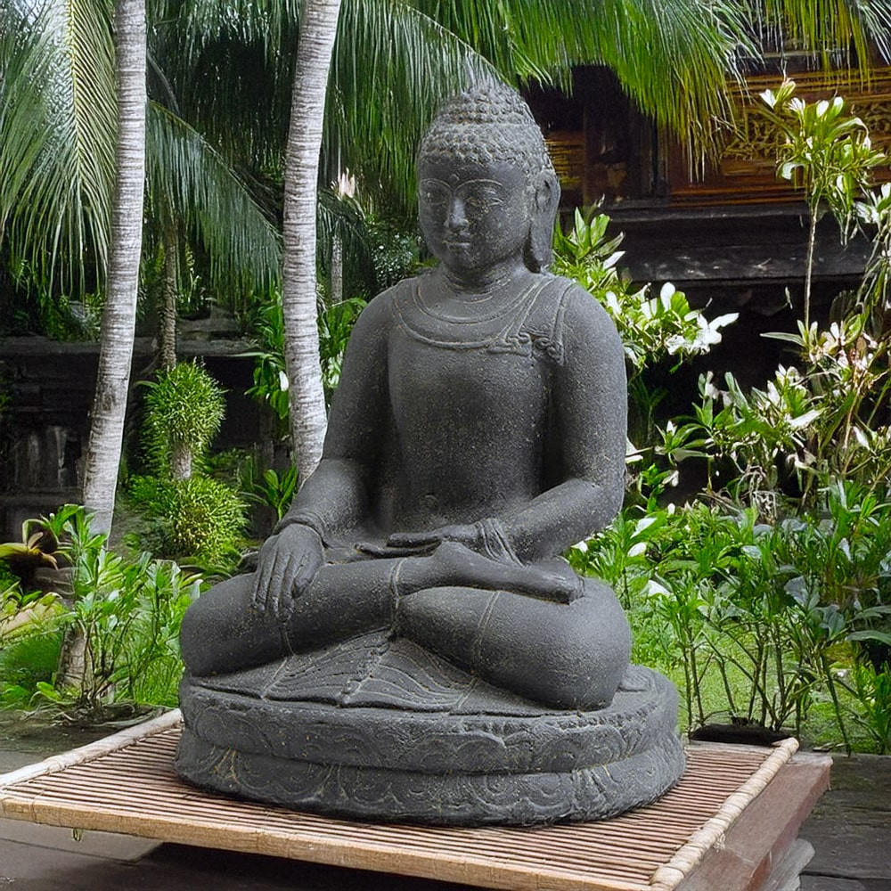 Statue en pierre représentant un bouddha assis de 45cm qui fait un appel à la terre, décoration de jardin, pour espace zen ou spa de détente