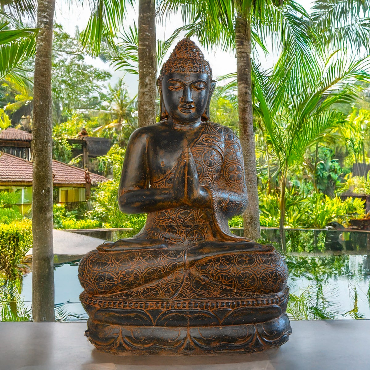 Statue de buddha assis de 150cm Salutations, idéale en décoration de jardin, pour un hôtel, une chambre d'hôtes, un espace zen, un spa ou une zone de détente